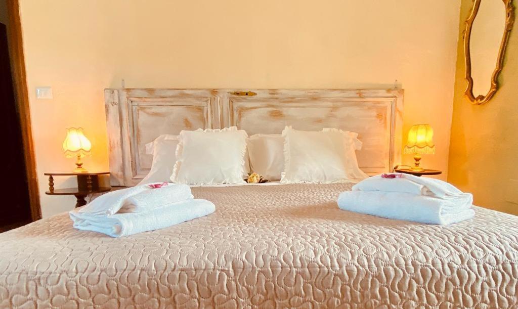 Madama Langa Country House Con Piscina Nelle Vigne Montelupo Albese Ngoại thất bức ảnh