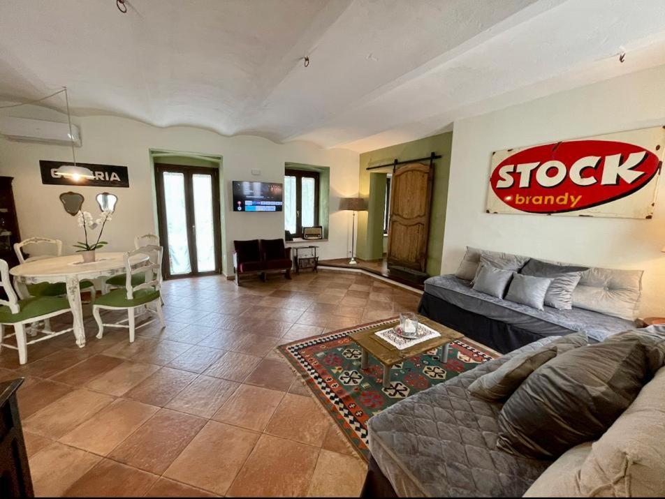 Madama Langa Country House Con Piscina Nelle Vigne Montelupo Albese Ngoại thất bức ảnh
