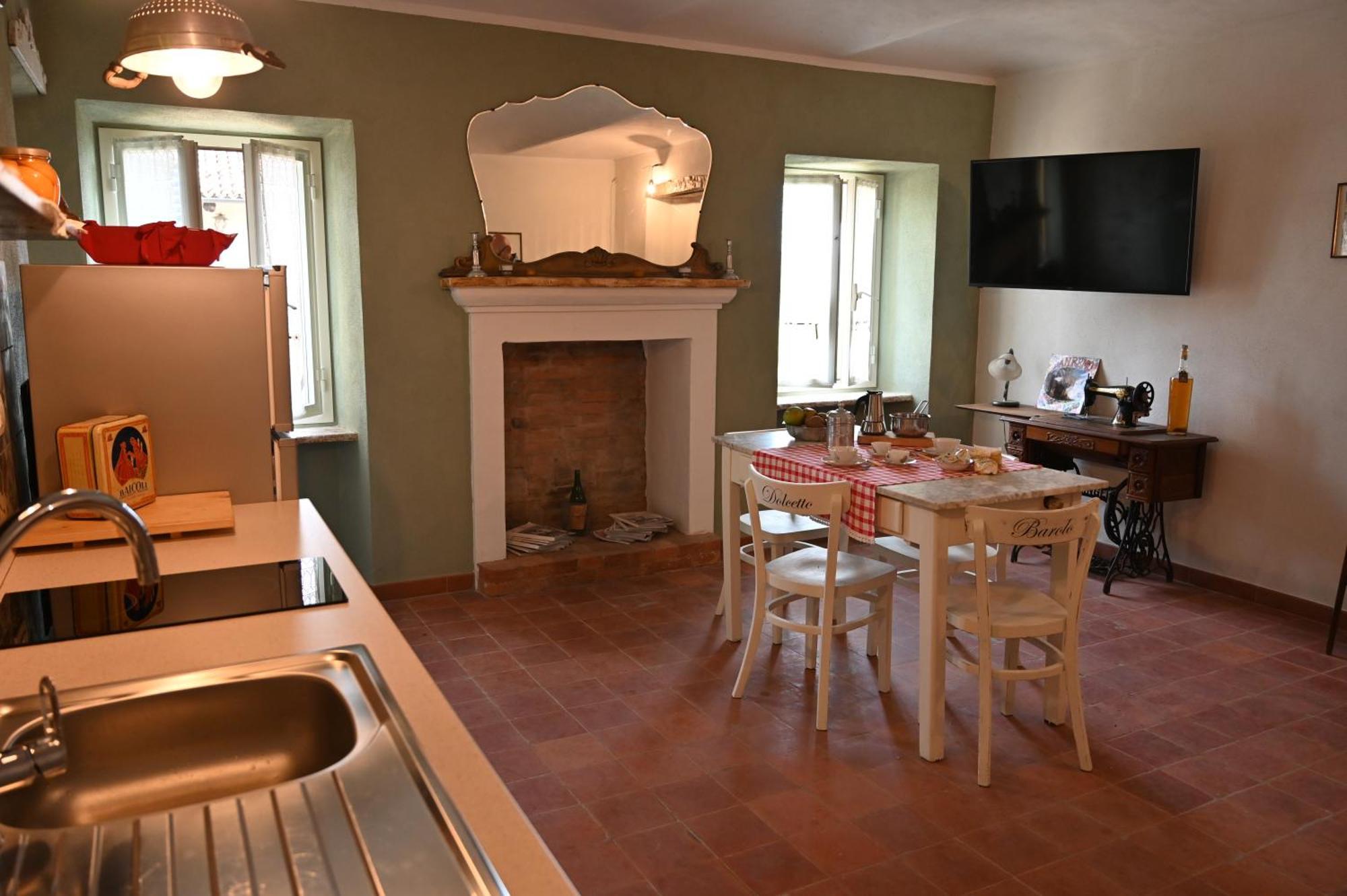 Madama Langa Country House Con Piscina Nelle Vigne Montelupo Albese Phòng bức ảnh